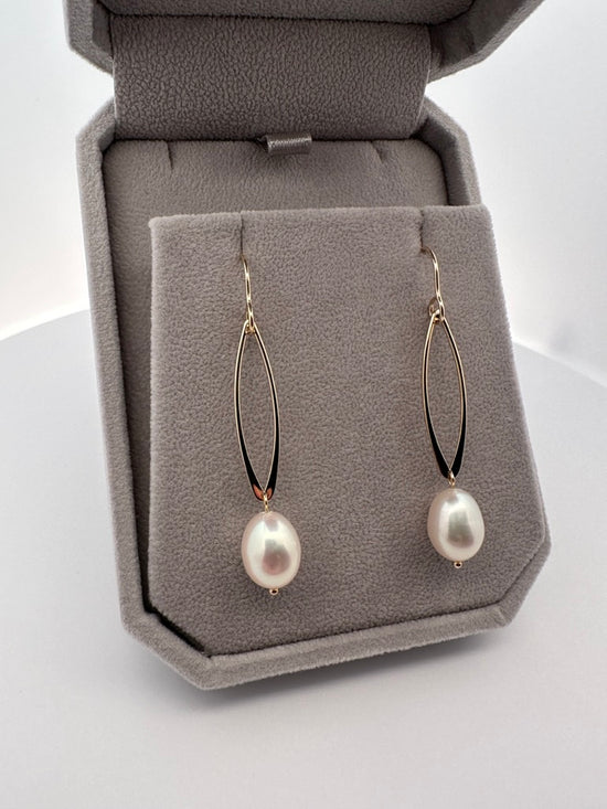 Load image into Gallery viewer, Oval Link Pearl Drop Earrings
