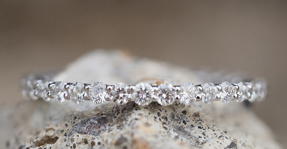 Load image into Gallery viewer, Diamond eternity band in 18k WG
